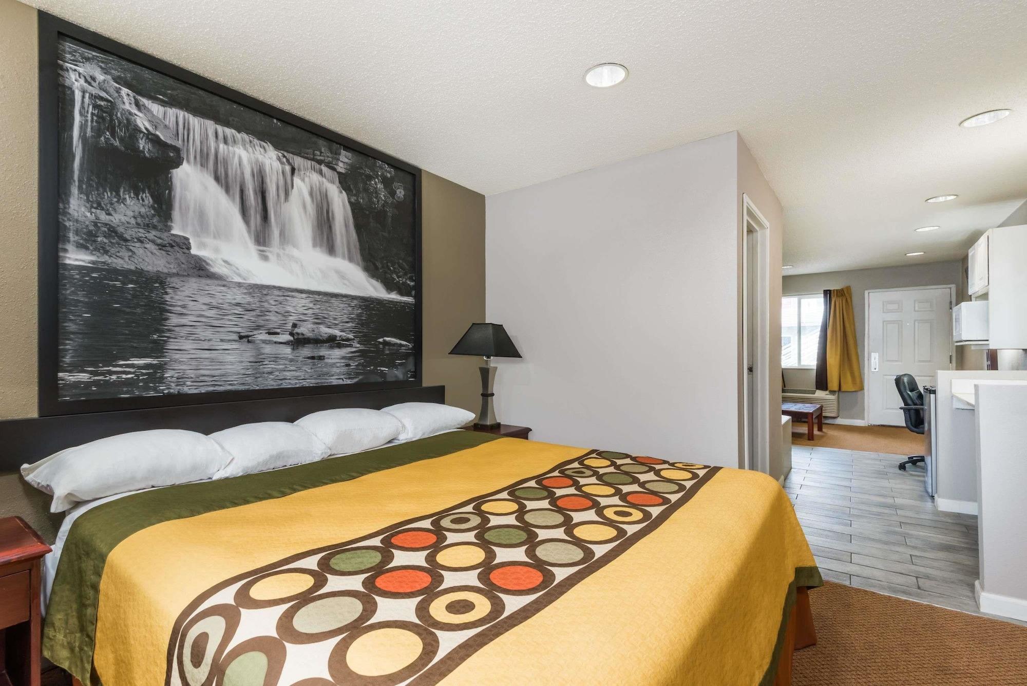 Отель Super 8 By Wyndham Indianapolis/Ne/Castleton Area Экстерьер фото