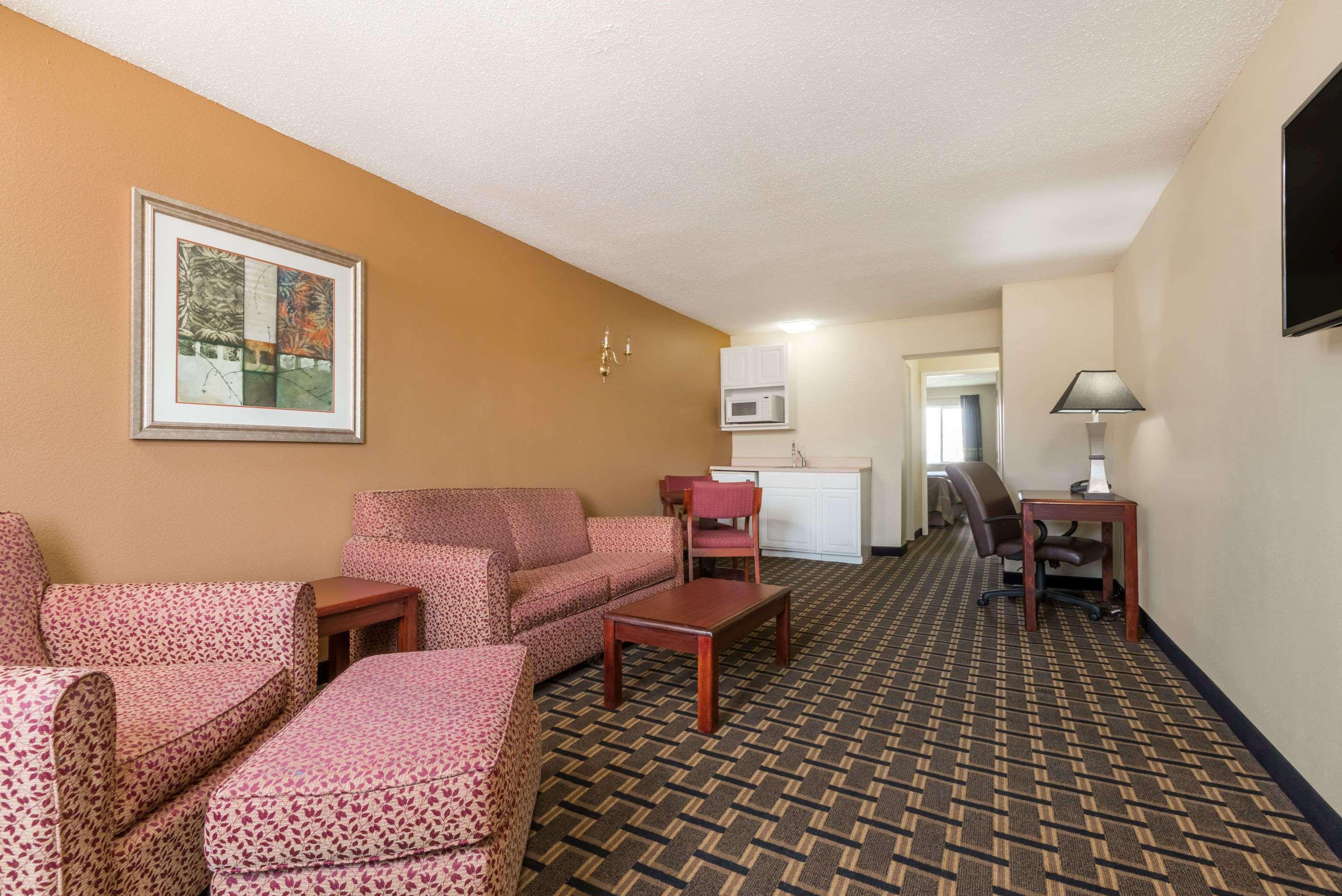 Отель Super 8 By Wyndham Indianapolis/Ne/Castleton Area Экстерьер фото