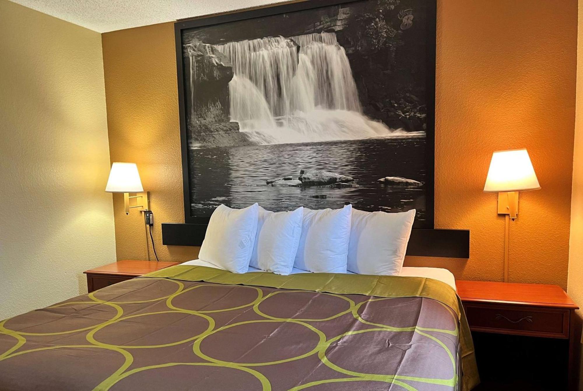 Отель Super 8 By Wyndham Indianapolis/Ne/Castleton Area Экстерьер фото