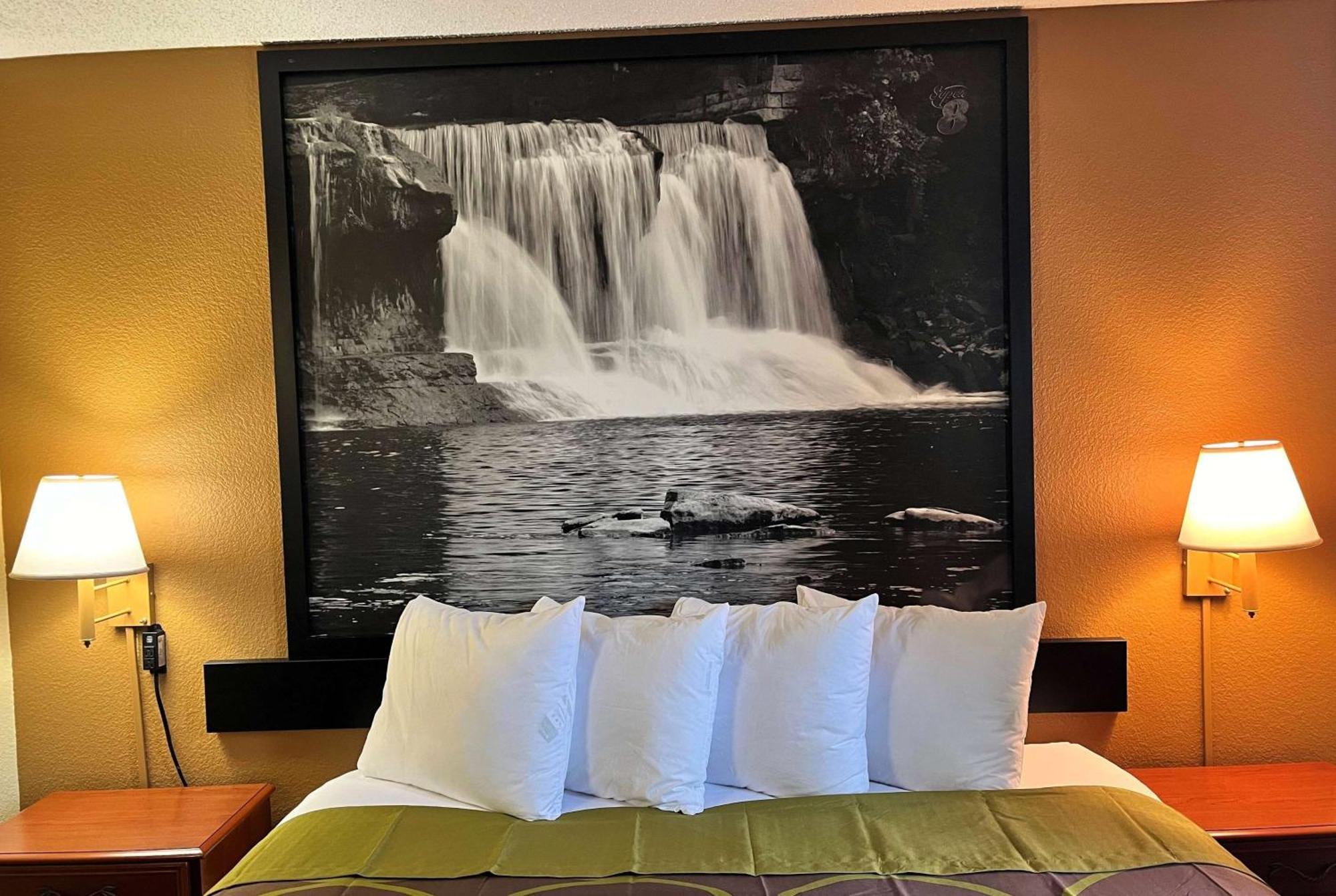 Отель Super 8 By Wyndham Indianapolis/Ne/Castleton Area Экстерьер фото