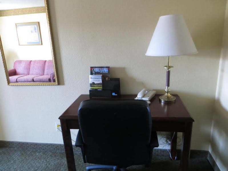 Отель Super 8 By Wyndham Indianapolis/Ne/Castleton Area Экстерьер фото