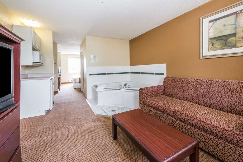 Отель Super 8 By Wyndham Indianapolis/Ne/Castleton Area Номер фото