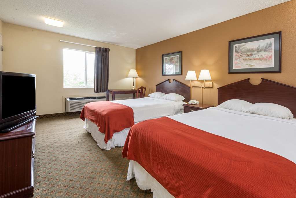 Отель Super 8 By Wyndham Indianapolis/Ne/Castleton Area Номер фото