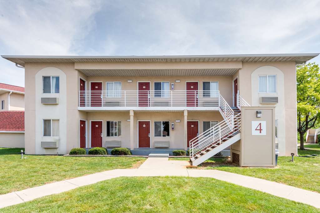 Отель Super 8 By Wyndham Indianapolis/Ne/Castleton Area Экстерьер фото