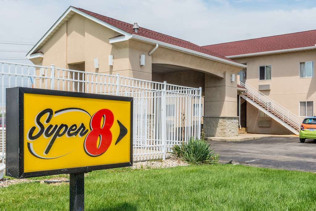 Отель Super 8 By Wyndham Indianapolis/Ne/Castleton Area Экстерьер фото