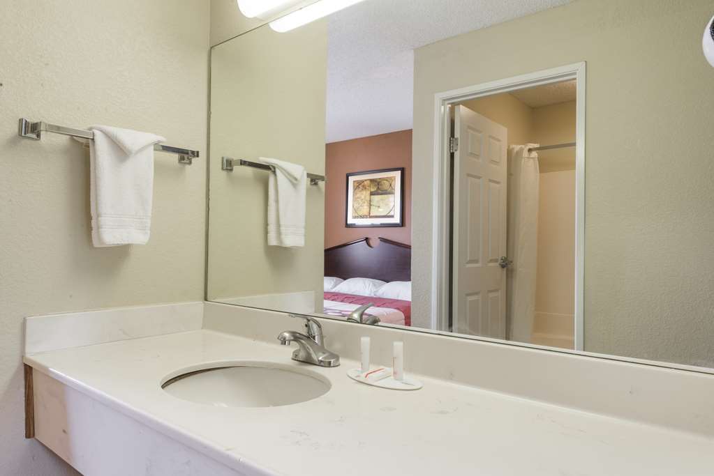 Отель Super 8 By Wyndham Indianapolis/Ne/Castleton Area Номер фото